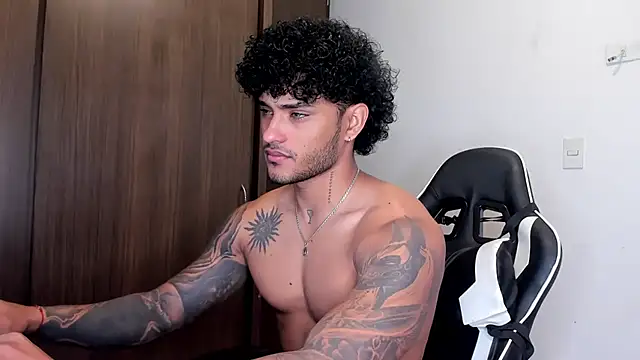 Snapshot of Alessandro_Vanni chatting on January 18, 3:27 pm Alessandro Vanni online show from January 18, 3:27 pm