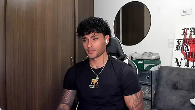 Snapshot of Alessandro_Vanni chatting on September 23, 2:25 am Alessandro Vanni online show from September 23, 2:25 am