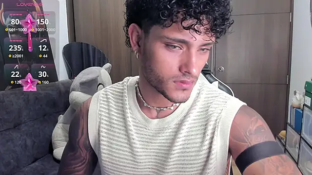 Snapshot of Alessandro_Vanni chatting on November 8, 2:34 am Alessandro Vanni online show from November 8, 2:34 am