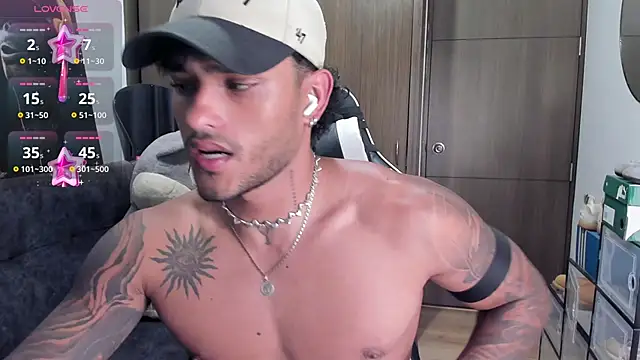 Snapshot of Alessandro_Vanni chatting on November 9, 1:26 am Alessandro Vanni online show from November 9, 1:26 am