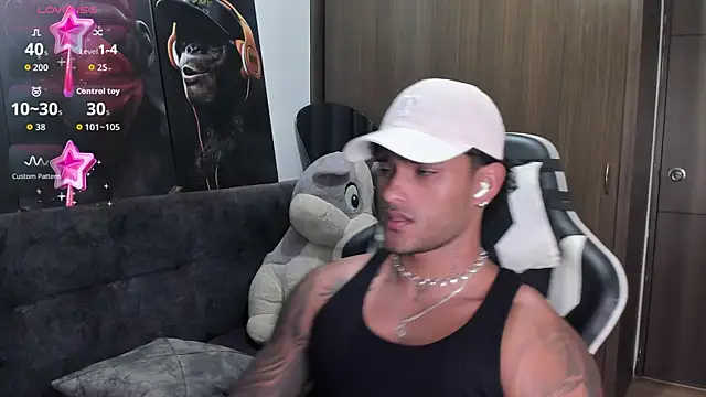 Snapshot of Alessandro_Vanni chatting on November 11, 1:38 am Alessandro Vanni online show from November 11, 1:38 am