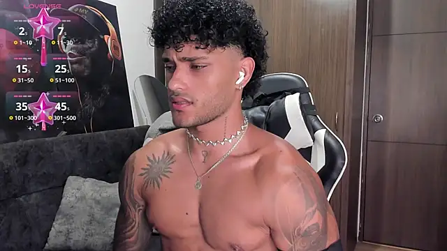 Snapshot of Alessandro_Vanni chatting on November 12, 2:23 am Alessandro Vanni online show from November 12, 2:23 am