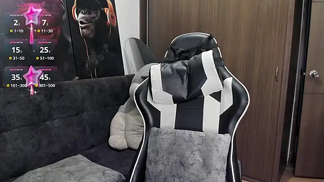 Snapshot of Alessandro_Vanni chatting on November 12, 10:41 pm Alessandro Vanni online show from November 12, 10:41 pm