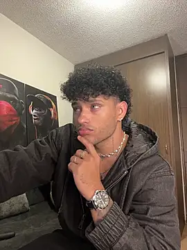 Snapshot of Alessandro_Vanni chatting on November 19, 2:11 am Alessandro Vanni online show from November 19, 2:11 am