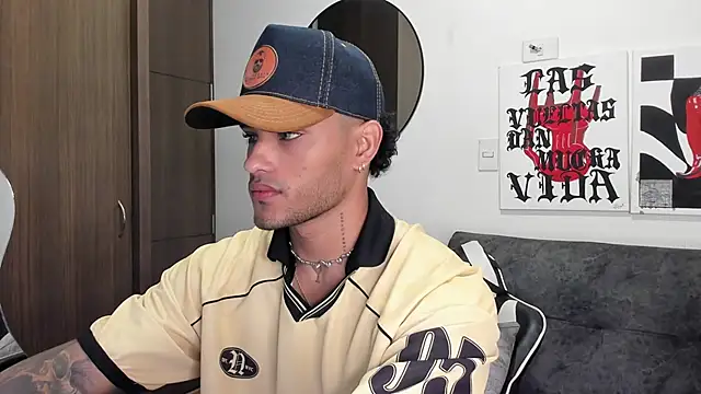 Snapshot of Alessandro_Vanni chatting on December 14, 2:28 am Alessandro Vanni online show from December 14, 2:28 am