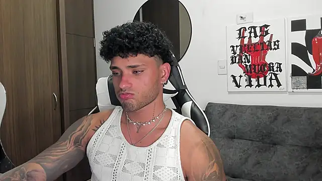 Snapshot of Alessandro_Vanni chatting on December 15, 2:38 am Alessandro Vanni online show from December 15, 2:38 am