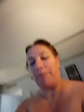 Snapshot of Canadian_BBW chatting on December 17, 5:36 pm Canadian BBW online show from December 17, 5:36 pm