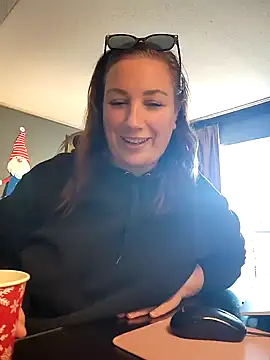 Snapshot of Canadian_BBW chatting on December 23, 8:47 pm Canadian BBW online show from December 23, 8:47 pm