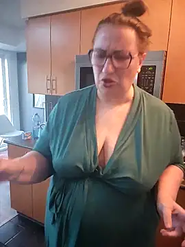 Snapshot of Canadian_BBW chatting on February 27, 12:54 am Canadian BBW online show from February 27, 12:54 am