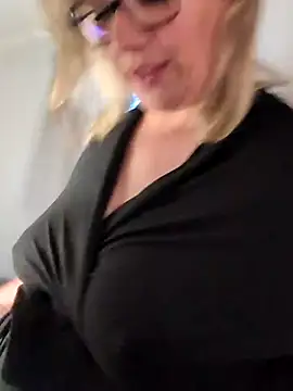 Canadian BBW online show from May 13, 9:33 pm