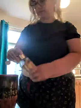 Canadian BBW online show from June 16, 1:25 pm