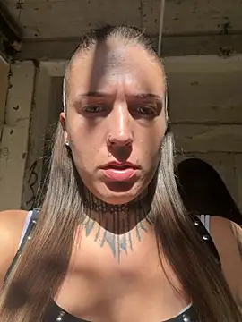 joanaelaa online show from August 1, 2:27 pm