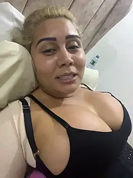 Snapshot of maymercy chatting on November 23, 9:58 pm maymercy online show from November 23, 9:58 pm