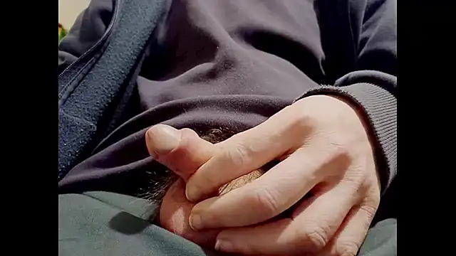 hairyuncut00 online show from December 30, 2:19 pm