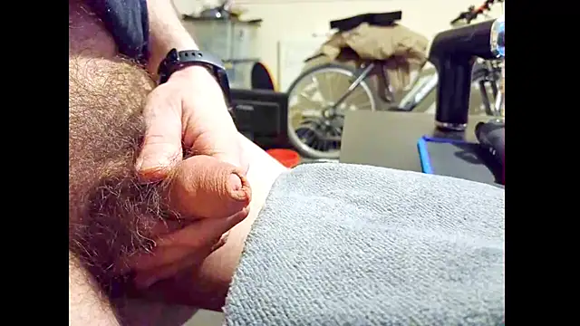 hairyuncut00 online show from April 27, 8:18 pm