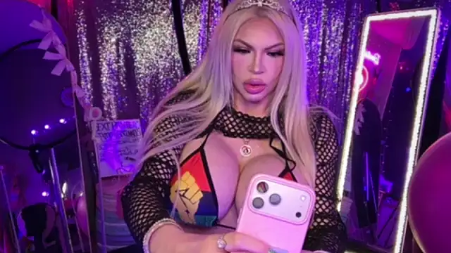 bimbotwerkqueen online show from June 20, 1:52 am