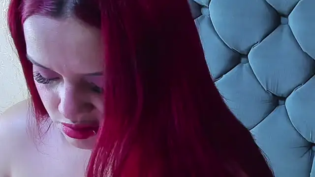 Imannejulienne online show from March 10, 10:59 pm