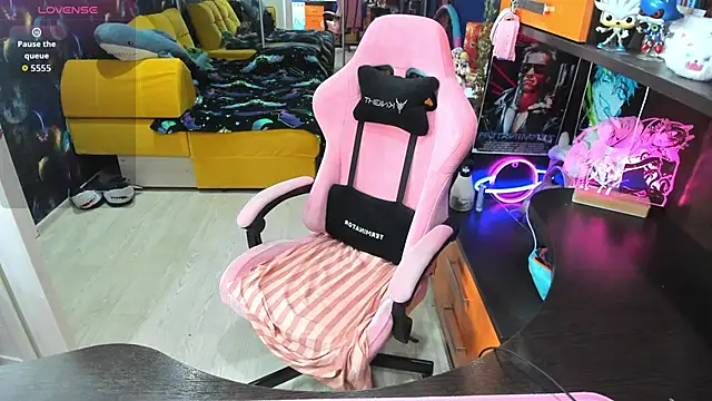 Softie Sofy online show from December 16, 1:32 am