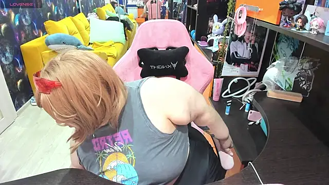Softie Sofy online show from May 8, 2:06 am