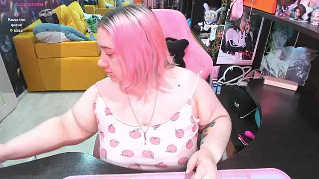 Softie Sofy online show from June 19, 2:38 am
