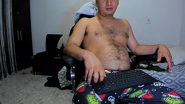 Snapshot of ares_sexxx chatting on June 17, 10:17 am ares sexxx online show from June 17, 10:17 am