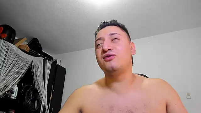Snapshot of ares_sexxx chatting on July 11, 8:33 pm ares sexxx online show from July 11, 8:33 pm