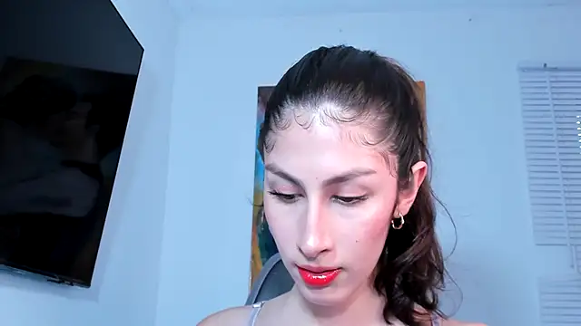 Snapshot of valeria_gonzales_ chatting on December 6, 9:35 pm valeria gonzales online show from December 6, 9:35 pm