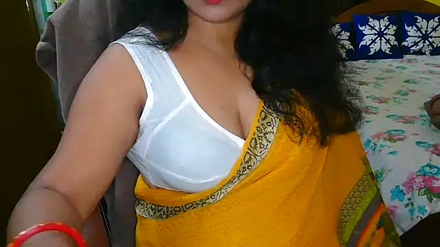 Snapshot of Anushka_21 chatting on December 3, 6:26 am Anushka 21 online show from December 3, 6:26 am