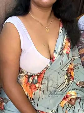 Snapshot of Anushka_21 chatting on November 6, 8:43 pm Anushka 21 online show from November 6, 8:43 pm