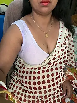 Snapshot of Anushka_21 chatting on November 12, 12:22 am Anushka 21 online show from November 12, 12:22 am