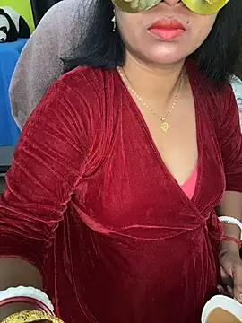 Snapshot of Anushka_21 chatting on November 13, 12:31 am Anushka 21 online show from November 13, 12:31 am