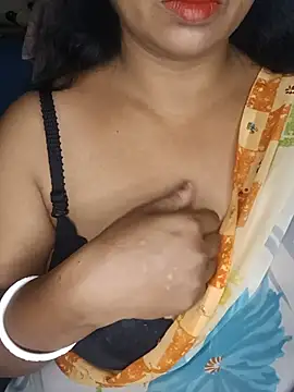 Snapshot of Anushka_21 chatting on July 20, 2:04 am Anushka 21 online show from July 20, 2:04 am