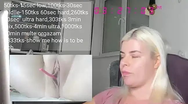 Snapshot of queenofthenighttt chatting on December 6, 2:28 pm queenofthenighttt online show from December 6, 2:28 pm