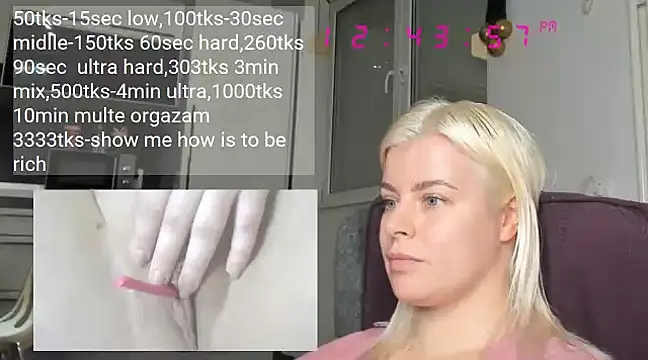 Snapshot of queenofthenighttt chatting on December 18, 11:45 am queenofthenighttt online show from December 18, 11:45 am