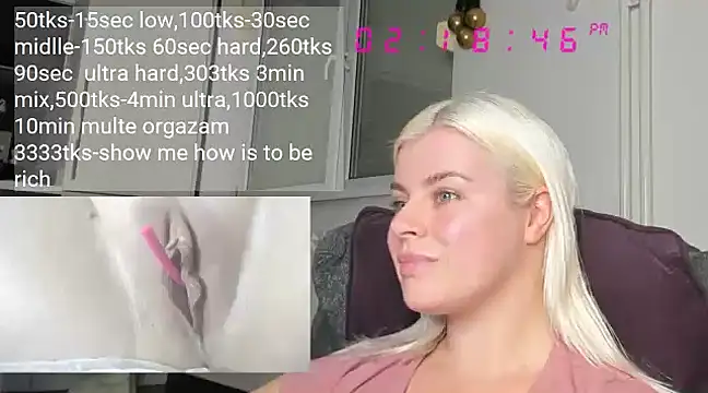 Snapshot of queenofthenighttt chatting on December 25, 1:19 pm queenofthenighttt online show from December 25, 1:19 pm