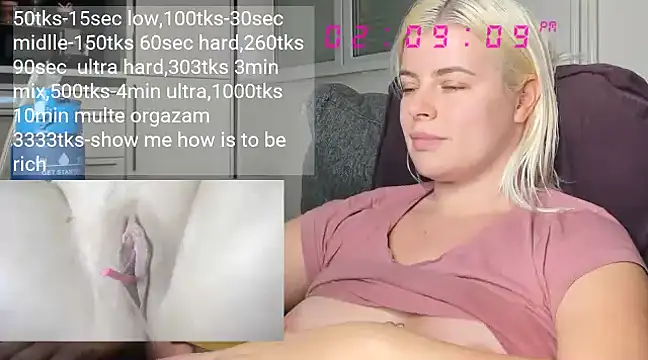 Snapshot of queenofthenighttt chatting on December 26, 1:10 pm queenofthenighttt online show from December 26, 1:10 pm