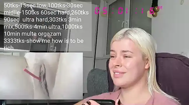 Snapshot of queenofthenighttt chatting on December 28, 4:41 pm queenofthenighttt online show from December 28, 4:41 pm