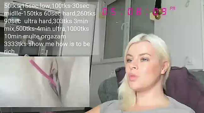 Snapshot of queenofthenighttt chatting on December 29, 4:08 pm queenofthenighttt online show from December 29, 4:08 pm