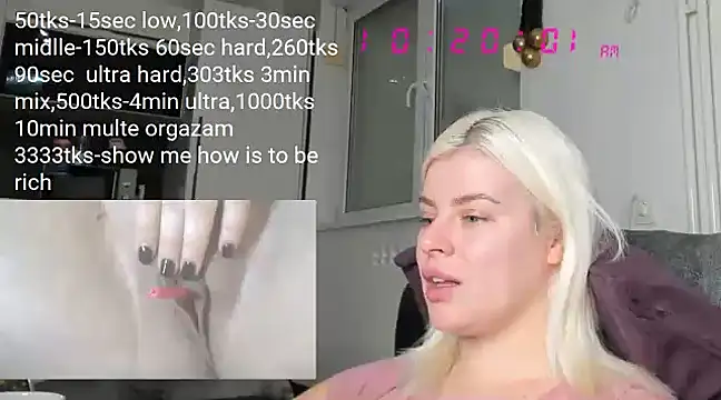 Snapshot of queenofthenighttt chatting on January 2, 9:22 am queenofthenighttt online show from January 2, 9:22 am