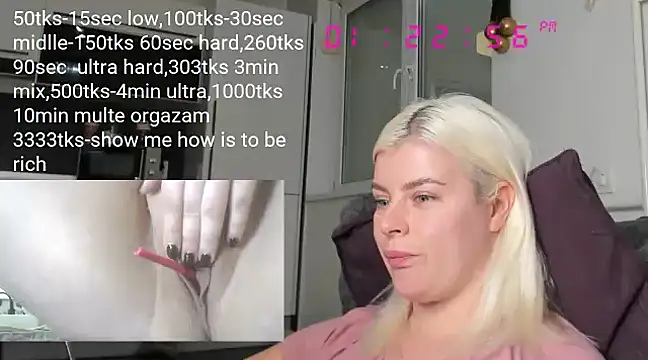 Snapshot of queenofthenighttt chatting on January 2, 12:24 pm queenofthenighttt online show from January 2, 12:24 pm