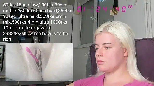 Snapshot of queenofthenighttt chatting on February 1, 12:26 pm queenofthenighttt online show from February 1, 12:26 pm