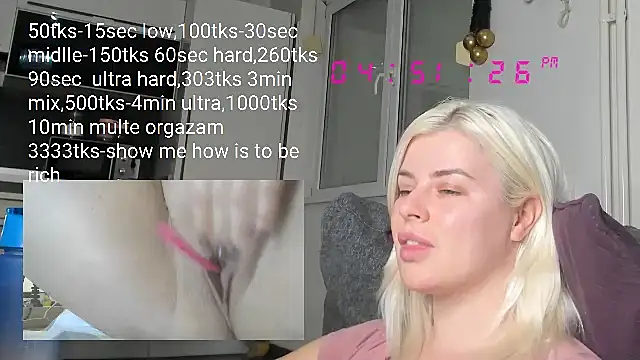 Snapshot of queenofthenighttt chatting on February 6, 3:52 pm queenofthenighttt online show from February 6, 3:52 pm