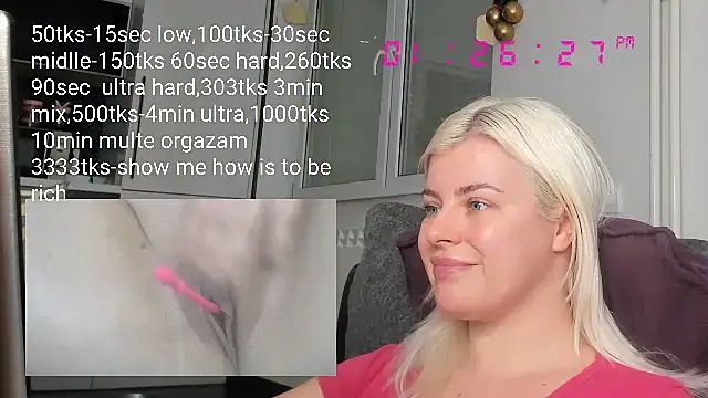 Snapshot of queenofthenighttt chatting on February 8, 12:28 pm queenofthenighttt online show from February 8, 12:28 pm