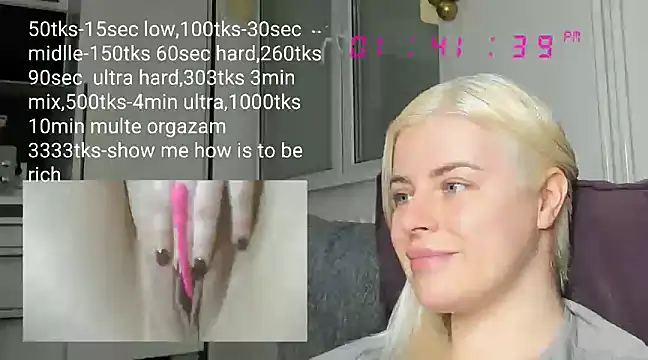 Snapshot of queenofthenighttt chatting on February 28, 12:42 pm queenofthenighttt online show from February 28, 12:42 pm