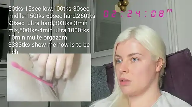 Snapshot of queenofthenighttt chatting on March 6, 1:24 pm queenofthenighttt online show from March 6, 1:24 pm