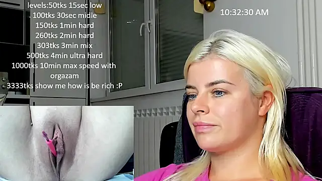 Snapshot of queenofthenighttt chatting on October 29, 9:33 am queenofthenighttt online show from October 29, 9:33 am