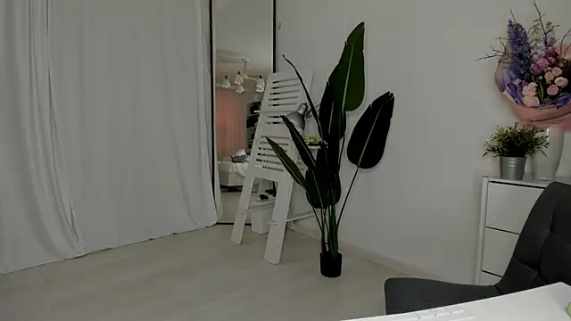 xx leila online show from March 14, 7:26 am