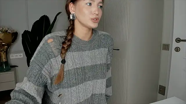 xx leila online show from November 9, 10:24 am