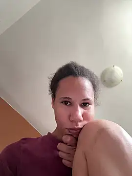 Snapshot of AaliyahHarris chatting on May 9, 6:51 am AaliyahHarris online show from May 9, 6:51 am