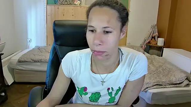 Snapshot of AaliyahHarris chatting on May 22, 4:23 pm AaliyahHarris online show from May 22, 4:23 pm